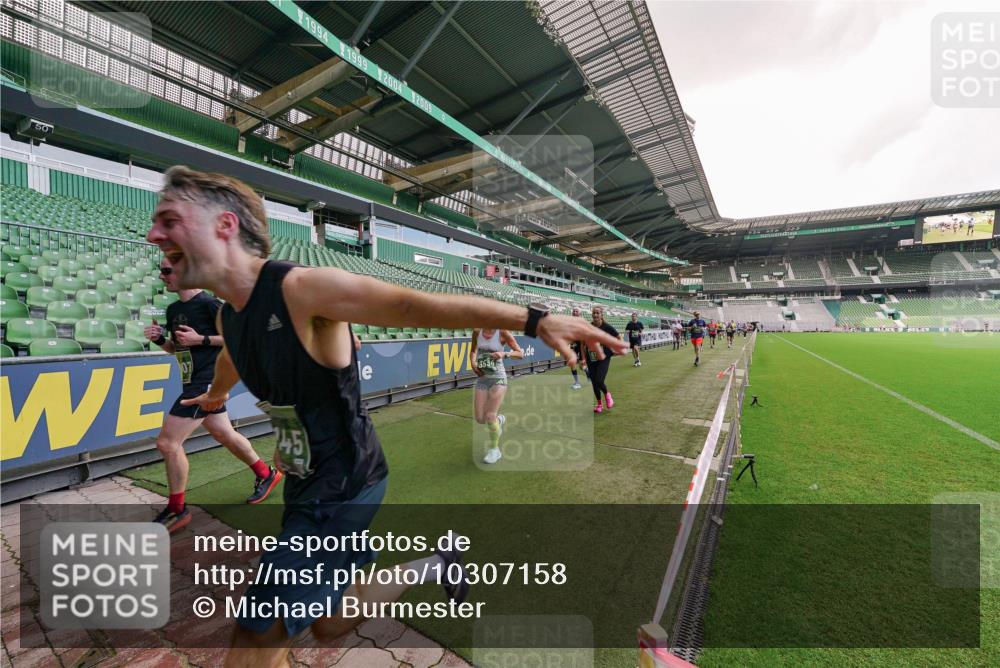 13.09.2026 - 21. swb-Marathon Bremen Michael Burmester http://msf.ph/oto/10307158 13.09.2026 13:00:51 Laufen im Stadion 135, 242, 260, 282, 318, 342, 440, 651, 687, 745, 930, 1067, 1080, 1209, 1368, 1448, 1493, 1494, 1582, 1650, 1861, 1896, 1935, 1963, 2088, 2289, 2293, 2306, 2322, 2370, 2409, 2427, 2481, 2485, 2490, 2491, 2517, 2560, 2561, 2570, 2627, 2658, 2686, 2700, 2708, 2781, 2806, 2906, 2914, 2953, 2961, 2967, 3015, 3076, 3105, 3145, 3168, 3173, 3273, 3354, 3372, 3374, 3375, 3385, 3480, 3524, 3526, 3642, 3729, 3774, 3855, 3856, 3861, 3930 meine-sportfotos.de