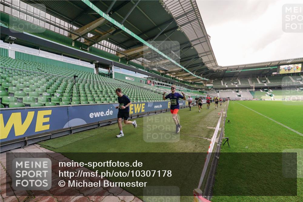 13.09.2026 - 21. swb-Marathon Bremen Michael Burmester http://msf.ph/oto/10307178 13.09.2026 13:00:55 Laufen im Stadion 135, 242, 260, 282, 318, 342, 440, 651, 687, 930, 1067, 1209, 1368, 1436, 1448, 1493, 1494, 1582, 1650, 1861, 1896, 1935, 1963, 2033, 2062, 2088, 2293, 2306, 2322, 2370, 2409, 2427, 2481, 2485, 2490, 2491, 2517, 2560, 2561, 2570, 2627, 2658, 2686, 2700, 2708, 2781, 2806, 2906, 2914, 2961, 2967, 3076, 3105, 3145, 3168, 3173, 3273, 3354, 3372, 3374, 3375, 3385, 3480, 3524, 3526, 3642, 3729, 3774, 3806, 3855, 3856, 3861, 3930 meine-sportfotos.de