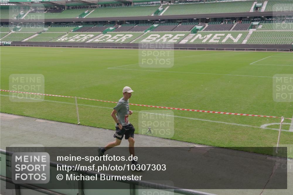 13.09.2026 - 21. swb-Marathon Bremen Michael Burmester http://msf.ph/oto/10307303 13.09.2026 12:34:33 Laufen im Stadion 250, 272, 299, 525, 919, 1089, 1212, 2072, 5428, 7741, 417, 573, 1168, 1214, 1357, 1453, 1639, 4474, 5212, 6485, 6507, 8044, 8285 meine-sportfotos.de