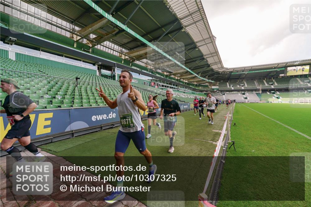 13.09.2026 - 21. swb-Marathon Bremen Michael Burmester http://msf.ph/oto/10307325 13.09.2026 13:01:25 Laufen im Stadion 135, 150, 242, 282, 318, 440, 531, 651, 687, 930, 946, 1006, 1067, 1163, 1368, 1436, 1448, 1582, 1650, 1861, 1896, 1935, 1963, 2033, 2047, 2062, 2292, 2293, 2306, 2322, 2345, 2370, 2409, 2427, 2485, 2490, 2491, 2560, 2561, 2627, 2638, 2658, 2666, 2686, 2700, 2708, 2781, 2906, 2967, 2987, 3013, 3044, 3076, 3105, 3145, 3163, 3164, 3168, 3173, 3187, 3248, 3294, 3334, 3354, 3372, 3374, 3375, 3385, 3392, 3480, 3524, 3526, 3527, 3642, 3667, 3729, 3774, 3806, 3855, 3856 meine-sportfotos.de