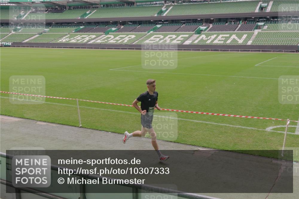 13.09.2026 - 21. swb-Marathon Bremen Michael Burmester http://msf.ph/oto/10307333 13.09.2026 12:34:57 Laufen im Stadion 250, 272, 299, 525, 919, 1089, 1212, 1550, 1875, 2072, 4232, 5428, 417, 482, 573, 668, 943, 1020, 1126, 1357, 1507, 1639, 2100, 4474, 5212, 6485, 6507, 8044, 8285 meine-sportfotos.de