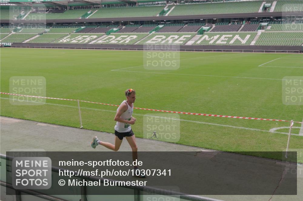 13.09.2026 - 21. swb-Marathon Bremen Michael Burmester http://msf.ph/oto/10307341 13.09.2026 12:35:09 Laufen im Stadion 250, 272, 299, 525, 919, 1089, 1212, 1550, 1875, 2072, 4232, 7692, 417, 482, 573, 668, 943, 1020, 1126, 1357, 1507, 1639, 2100, 4474, 5212, 6485, 6507, 8044, 8285 meine-sportfotos.de
