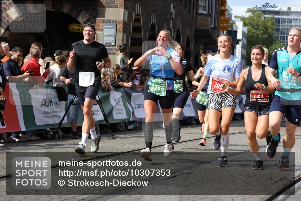 13.09.2026 - 21. swb-Marathon Bremen Strokosch-Dieckow http://msf.ph/oto/10307353 13.09.2026 13:30:19 Ziel 109, 454, 1173, 1205, 1308, 1611, 1653, 1759, 1780, 1848, 1861, 2126, 3190, 3320, 3667, 3908, 4524, 4575, 5039, 5198, 5348, 5631, 6225, 6720, 6942, 6992, 6994, 7093, 7609, 7932, 8110, 8115, 8267, 8470, 8899, 9049, 9104, 9125, 625, 1067, 2265, 2900, 3163, 3164, 3425, 4058, 4332, 4415, 4425, 4748, 5506, 5551, 6347, 6988, 7253, 7567, 7821, 8090, 8105, 8116, 8117, 8169, 8314, 8494, 8762, 8878, 8966, 9011, 9108, 9412, 9695 meine-sportfotos.de