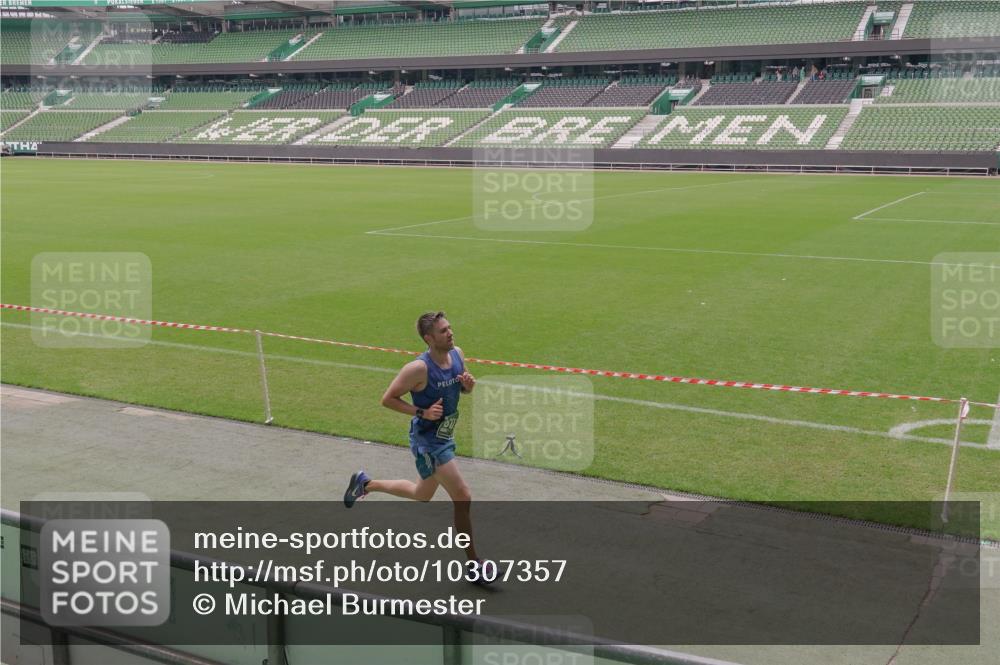 13.09.2026 - 21. swb-Marathon Bremen Michael Burmester http://msf.ph/oto/10307357 13.09.2026 12:35:18 Laufen im Stadion 250, 272, 299, 919, 1089, 1550, 1875, 1993, 4232, 7692, 13033, 417, 482, 573, 668, 943, 1020, 1126, 1357, 1507, 1606, 1629, 1639, 2100, 4474, 6507, 8044, 8285 meine-sportfotos.de
