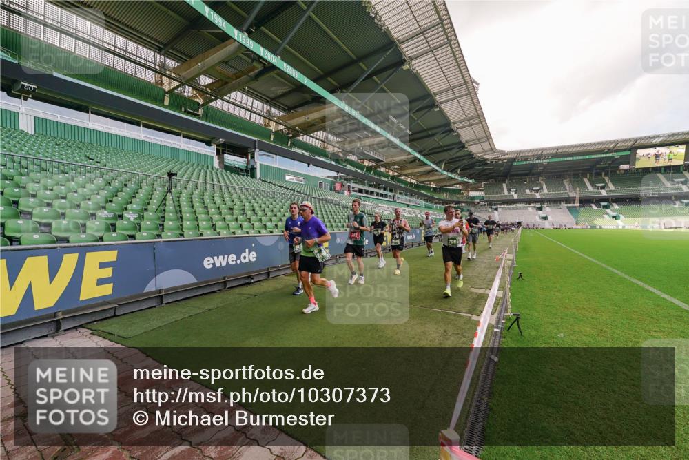 13.09.2026 - 21. swb-Marathon Bremen Michael Burmester http://msf.ph/oto/10307373 13.09.2026 13:01:36 Laufen im Stadion 150, 242, 282, 318, 440, 531, 651, 687, 722, 930, 946, 1006, 1067, 1163, 1250, 1436, 1448, 1582, 1650, 1861, 1896, 1963, 2033, 2047, 2062, 2292, 2293, 2306, 2322, 2345, 2370, 2378, 2409, 2427, 2485, 2490, 2491, 2560, 2561, 2627, 2638, 2658, 2666, 2700, 2708, 2781, 2906, 2967, 2987, 3013, 3044, 3145, 3163, 3164, 3168, 3173, 3187, 3248, 3294, 3334, 3354, 3372, 3374, 3375, 3385, 3392, 3480, 3524, 3526, 3527, 3642, 3667, 3729, 3774, 3806, 3856, 4000 meine-sportfotos.de