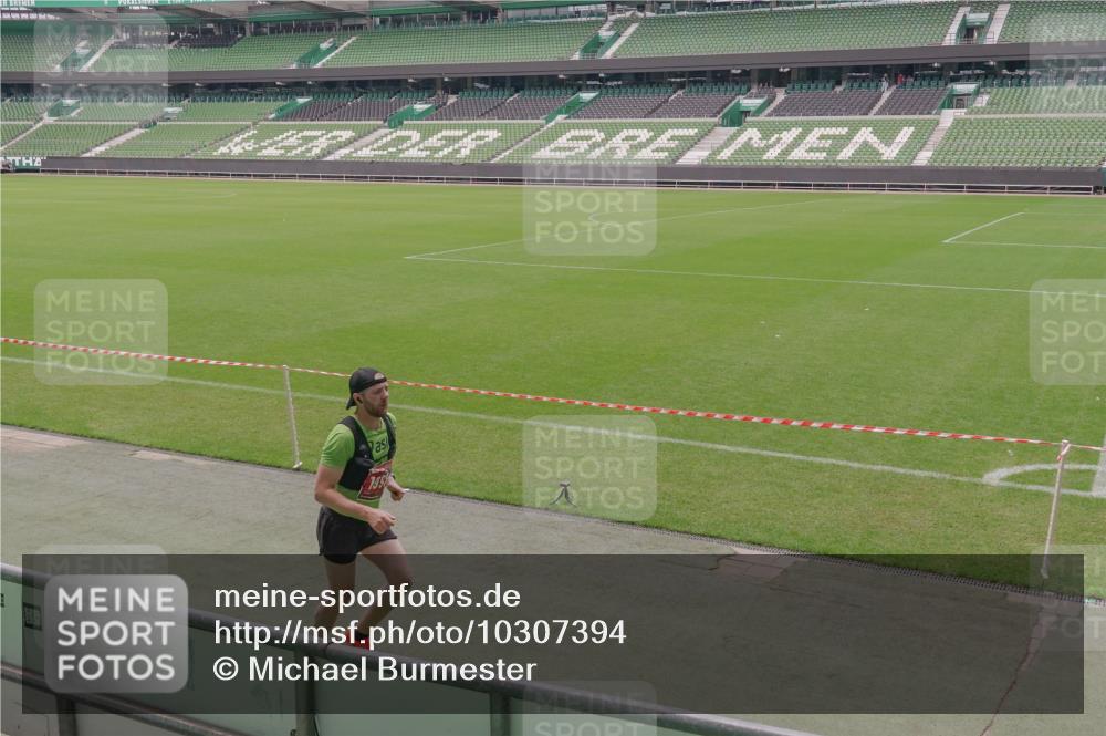 13.09.2026 - 21. swb-Marathon Bremen Michael Burmester http://msf.ph/oto/10307394 13.09.2026 12:35:49 Laufen im Stadion 250, 272, 365, 850, 1089, 1288, 1550, 1875, 1993, 4232, 7692, 7768, 8075, 13033, 417, 482, 573, 668, 943, 1020, 1126, 1507, 1606, 1629, 2100, 4474, 6507, 8044 meine-sportfotos.de