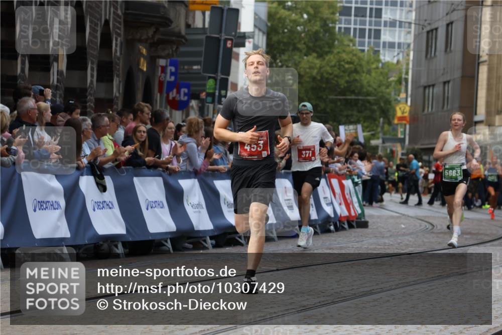 13.09.2026 - 21. swb-Marathon Bremen Strokosch-Dieckow http://msf.ph/oto/10307429 13.09.2026 13:01:02 Ziel 371, 453, 1136, 2141, 4904, 8749, 9849, 1619, 3019, 4328, 5663 meine-sportfotos.de