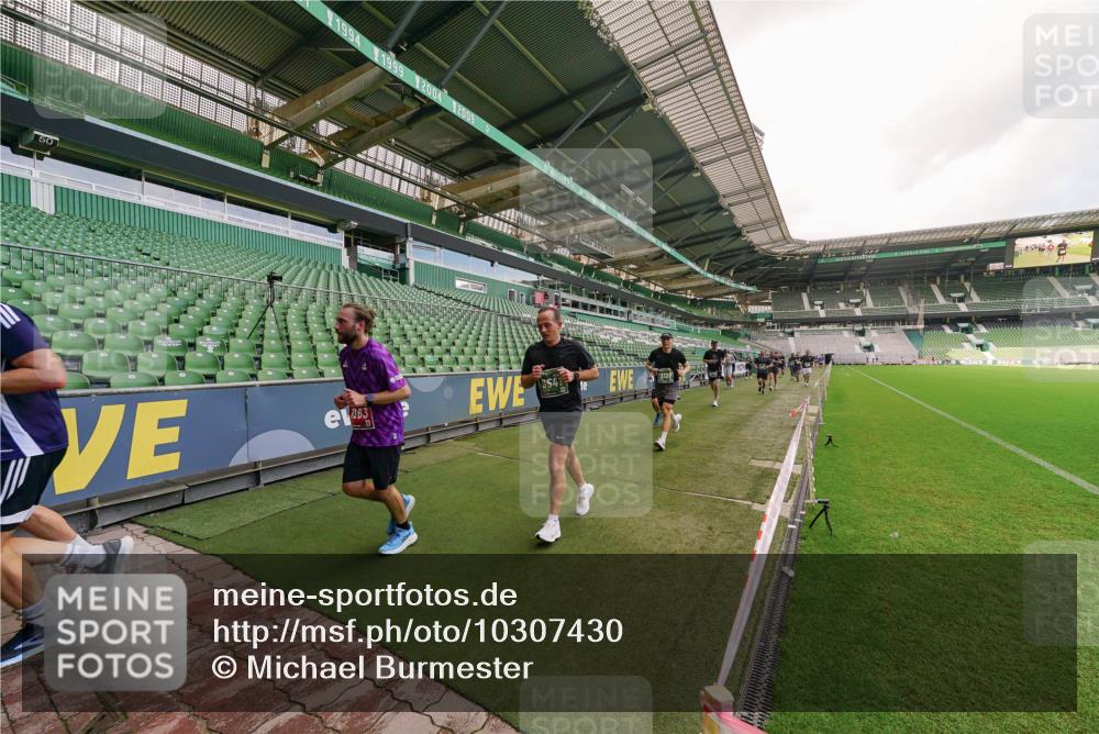 13.09.2026 - 21. swb-Marathon Bremen Michael Burmester http://msf.ph/oto/10307430 13.09.2026 13:01:43 Laufen im Stadion 150, 242, 282, 318, 440, 531, 687, 722, 930, 936, 946, 1006, 1067, 1163, 1250, 1436, 1448, 1582, 1650, 1896, 2033, 2047, 2062, 2292, 2322, 2345, 2370, 2378, 2409, 2427, 2485, 2490, 2491, 2560, 2561, 2627, 2638, 2658, 2666, 2668, 2700, 2708, 2781, 2906, 2967, 2987, 3013, 3044, 3145, 3163, 3164, 3168, 3173, 3187, 3248, 3294, 3334, 3372, 3374, 3375, 3385, 3392, 3524, 3526, 3527, 3603, 3642, 3667, 3721, 3774, 3806, 3852, 3856, 4000, 4506 meine-sportfotos.de