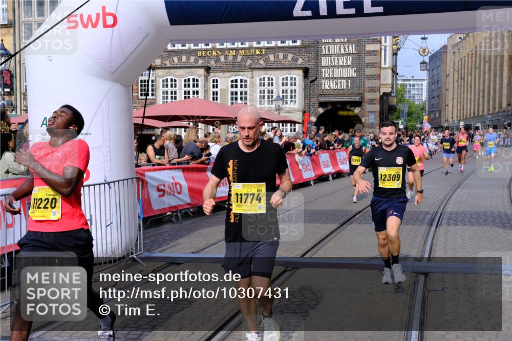 13.09.2026 - 21. swb-Marathon Bremen Tim E. http://msf.ph/oto/10307431 13.09.2026 10:50:54 Ziel 10233, 10267, 10525, 10764, 10840, 11220, 11276, 11622, 11664, 11742, 11753, 11774, 12052, 12078, 12309, 12447, 12488, 13544 meine-sportfotos.de