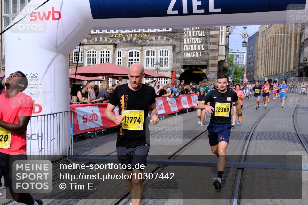 13.09.2026 - 21. swb-Marathon Bremen Tim E. http://msf.ph/oto/10307442 13.09.2026 10:50:54 Ziel 10233, 10267, 10525, 10764, 10840, 11220, 11276, 11622, 11664, 11742, 11753, 11774, 12052, 12078, 12309, 12447, 12488, 13544 meine-sportfotos.de
