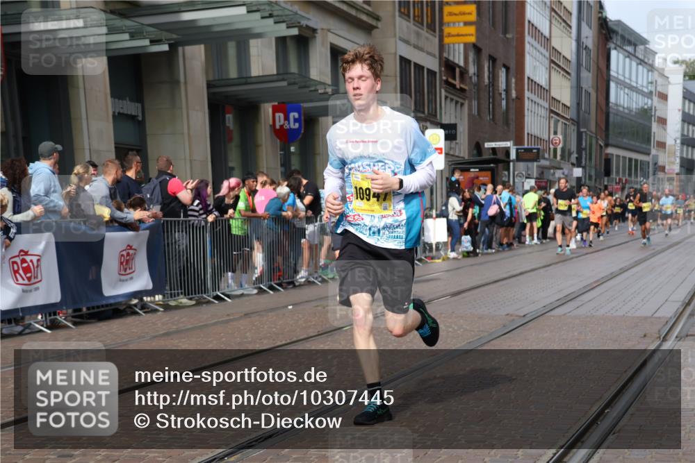 13.09.2026 - 21. swb-Marathon Bremen Strokosch-Dieckow http://msf.ph/oto/10307445 13.09.2026 10:53:58 Ziel 10359, 10503, 10577, 10631, 10749, 10837, 10884, 10996, 11099, 11118, 11290, 11329, 11361, 11476, 11765, 11843, 11989, 11998, 12265, 12328, 10141, 10174, 10227, 10255, 10478, 10579, 10684, 10685, 10708, 10822, 10838, 10905, 10947, 11010, 11206, 11489, 11502, 11596, 11950, 12075, 12244, 12331, 12341, 12356, 12405, 12435, 12492, 12515, 13531, 13597 meine-sportfotos.de