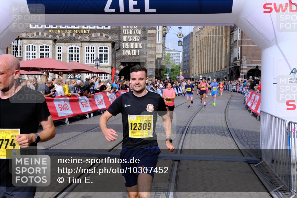 13.09.2026 - 21. swb-Marathon Bremen Tim E. http://msf.ph/oto/10307452 13.09.2026 10:50:55 Ziel 10267, 10525, 10764, 10840, 11220, 11276, 11664, 11742, 11753, 11774, 12052, 12070, 12078, 12309, 12447, 12488, 13544 meine-sportfotos.de