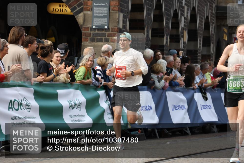 13.09.2026 - 21. swb-Marathon Bremen Strokosch-Dieckow http://msf.ph/oto/10307480 13.09.2026 13:01:06 Ziel 371, 453, 2141, 4904, 8749, 9849, 1411, 1619, 3019, 4328, 5663 meine-sportfotos.de