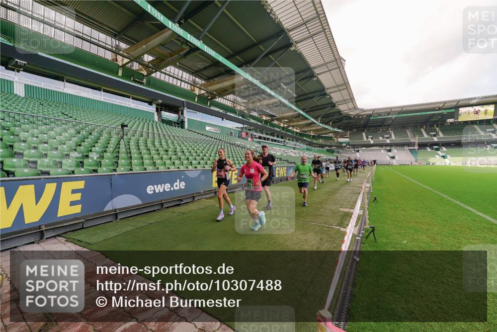 13.09.2026 - 21. swb-Marathon Bremen Michael Burmester http://msf.ph/oto/10307488 13.09.2026 13:01:54 Laufen im Stadion 150, 242, 282, 318, 440, 531, 687, 722, 930, 936, 946, 1006, 1067, 1163, 1250, 1436, 1448, 1582, 1896, 2033, 2047, 2062, 2292, 2345, 2364, 2370, 2378, 2409, 2427, 2485, 2490, 2491, 2560, 2561, 2627, 2638, 2658, 2666, 2668, 2700, 2708, 2781, 2967, 2987, 3013, 3044, 3163, 3164, 3168, 3173, 3187, 3248, 3258, 3294, 3334, 3372, 3374, 3375, 3385, 3392, 3524, 3526, 3527, 3603, 3642, 3667, 3721, 3774, 3806, 3852, 3856, 3893, 4000, 4506, 4558 meine-sportfotos.de