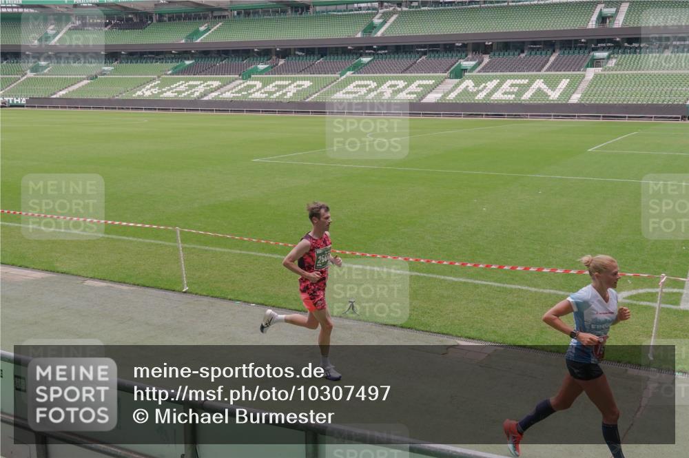13.09.2026 - 21. swb-Marathon Bremen Michael Burmester http://msf.ph/oto/10307497 13.09.2026 12:36:47 Laufen im Stadion 365, 466, 658, 850, 1288, 1385, 1485, 1550, 1583, 1754, 1875, 1993, 2073, 2585, 3617, 4232, 7244, 7692, 7768, 8075, 8729, 13033, 299, 482, 525, 668, 919, 1212, 1606, 1629, 2072, 5428, 7741 meine-sportfotos.de