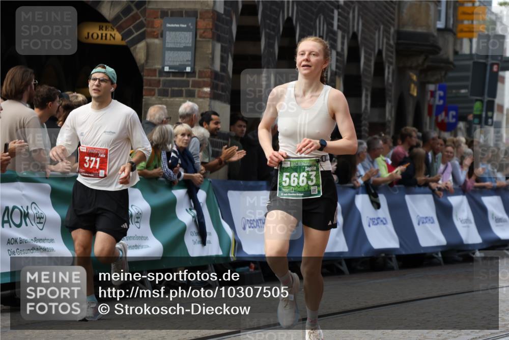 13.09.2026 - 21. swb-Marathon Bremen Strokosch-Dieckow http://msf.ph/oto/10307505 13.09.2026 13:01:06 Ziel 371, 453, 2141, 4904, 8749, 9849, 1411, 1619, 3019, 4328, 5663 meine-sportfotos.de