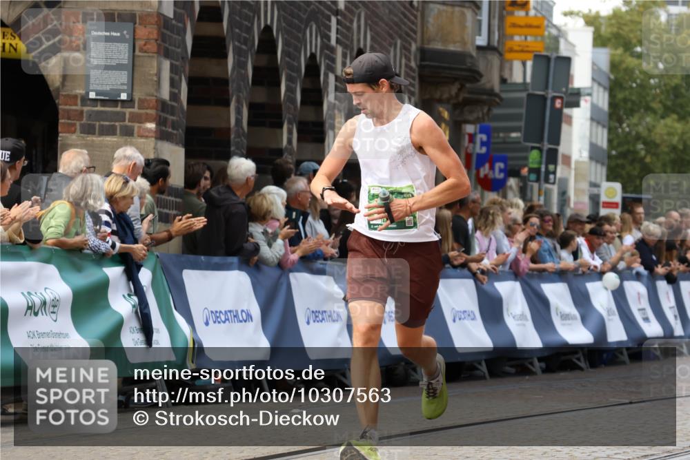 13.09.2026 - 21. swb-Marathon Bremen Strokosch-Dieckow http://msf.ph/oto/10307563 13.09.2026 13:01:11 Ziel 371, 6359, 8749, 9849, 1411, 3019, 4328, 5996 meine-sportfotos.de