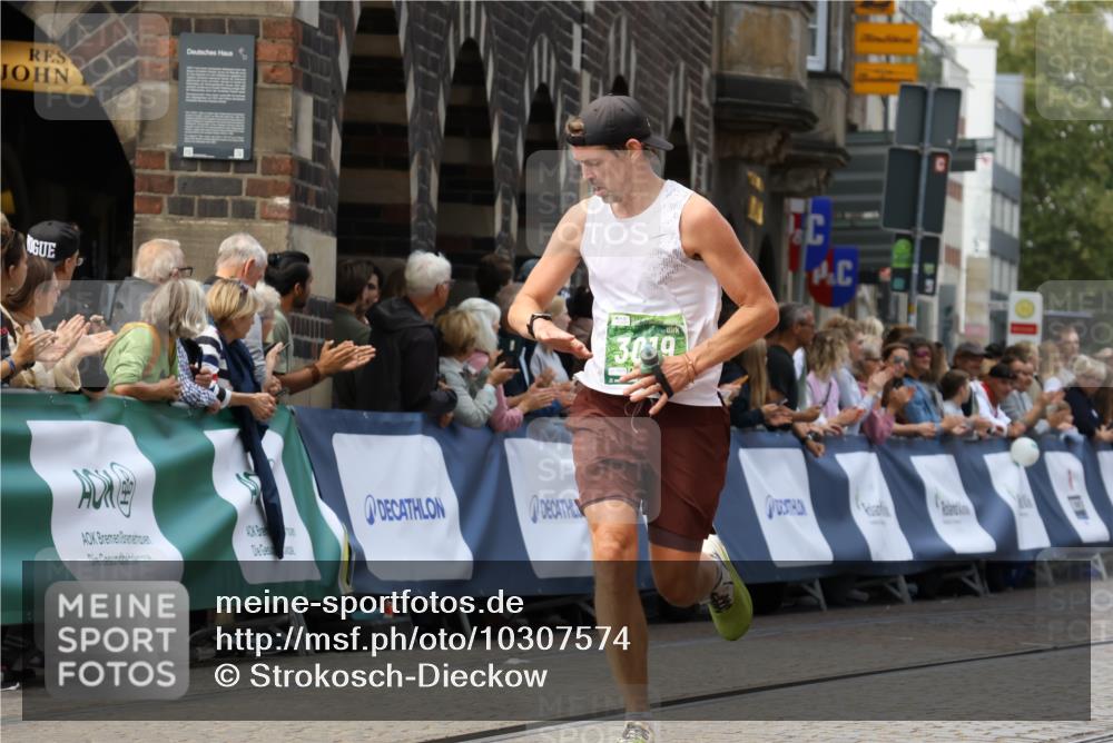 13.09.2026 - 21. swb-Marathon Bremen Strokosch-Dieckow http://msf.ph/oto/10307574 13.09.2026 13:01:11 Ziel 371, 6359, 8749, 9849, 1411, 3019, 4328, 5996 meine-sportfotos.de