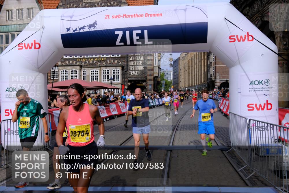 13.09.2026 - 21. swb-Marathon Bremen Tim E. http://msf.ph/oto/10307583 13.09.2026 10:51:00 Ziel 10267, 10764, 11076, 11170, 11220, 11276, 11664, 11753, 11774, 11961, 12052, 12070, 12179, 12309, 12488, 12560, 13544 meine-sportfotos.de