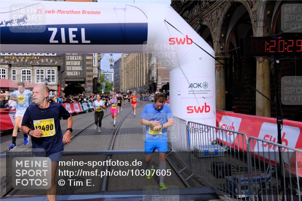 13.09.2026 - 21. swb-Marathon Bremen Tim E. http://msf.ph/oto/10307605 13.09.2026 10:51:01 Ziel 10267, 10764, 11076, 11170, 11220, 11276, 11664, 11753, 11774, 11961, 12052, 12070, 12179, 12309, 12488, 12560, 13544 meine-sportfotos.de