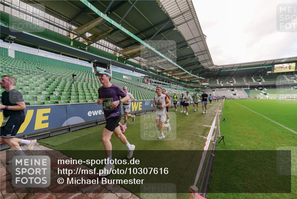 13.09.2026 - 21. swb-Marathon Bremen Michael Burmester http://msf.ph/oto/10307616 13.09.2026 13:02:15 Laufen im Stadion 150, 242, 282, 318, 440, 531, 687, 722, 930, 936, 946, 1006, 1067, 1163, 1250, 1436, 1448, 1460, 1582, 1611, 1896, 2033, 2047, 2062, 2276, 2292, 2345, 2364, 2370, 2378, 2409, 2421, 2485, 2491, 2513, 2560, 2561, 2627, 2638, 2666, 2668, 2779, 2900, 2987, 3013, 3044, 3114, 3163, 3164, 3187, 3248, 3258, 3294, 3334, 3372, 3374, 3375, 3392, 3496, 3524, 3526, 3527, 3576, 3585, 3603, 3667, 3721, 3806, 3852, 3893, 3938, 3970, 3983, 4000, 4133, 4506, 4558 meine-sportfotos.de