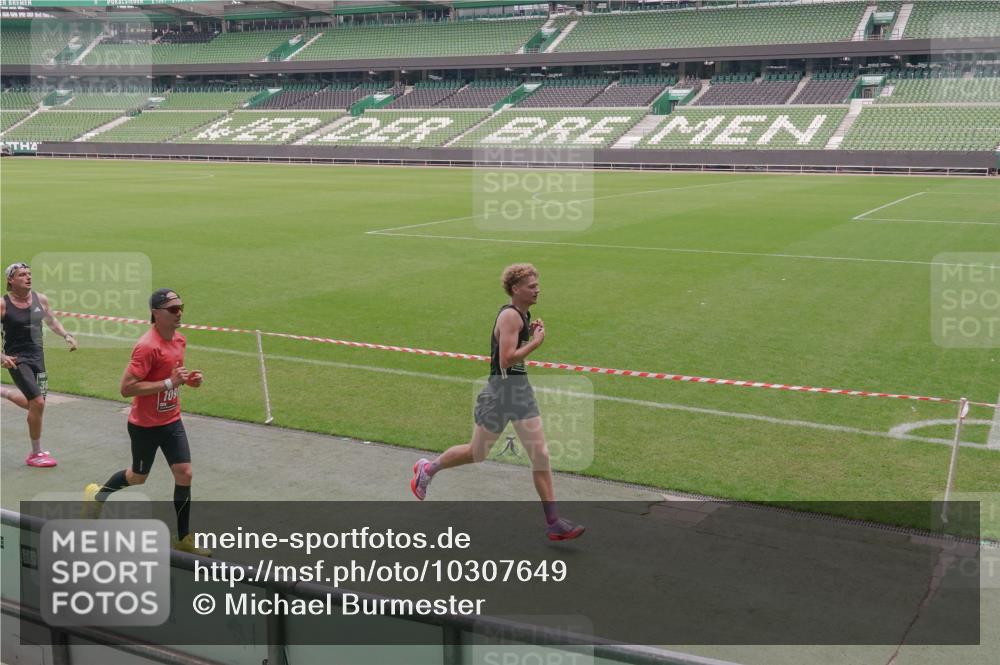 13.09.2026 - 21. swb-Marathon Bremen Michael Burmester http://msf.ph/oto/10307649 13.09.2026 12:37:29 Laufen im Stadion 346, 365, 466, 658, 850, 895, 1090, 1118, 1288, 1385, 1485, 1583, 1604, 1754, 2073, 2141, 2585, 2670, 3617, 7244, 7650, 7768, 8075, 8077, 8081, 8729, 9522, 9617, 250, 272, 299, 525, 919, 1089, 1212, 2072, 5428, 7741 meine-sportfotos.de