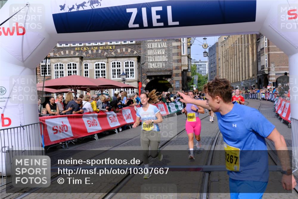13.09.2026 - 21. swb-Marathon Bremen Tim E. http://msf.ph/oto/10307667 13.09.2026 10:51:03 Ziel 10267, 10537, 10764, 11076, 11170, 11220, 11753, 11774, 11961, 12052, 12070, 12179, 12309, 12488, 12560, 13544 meine-sportfotos.de