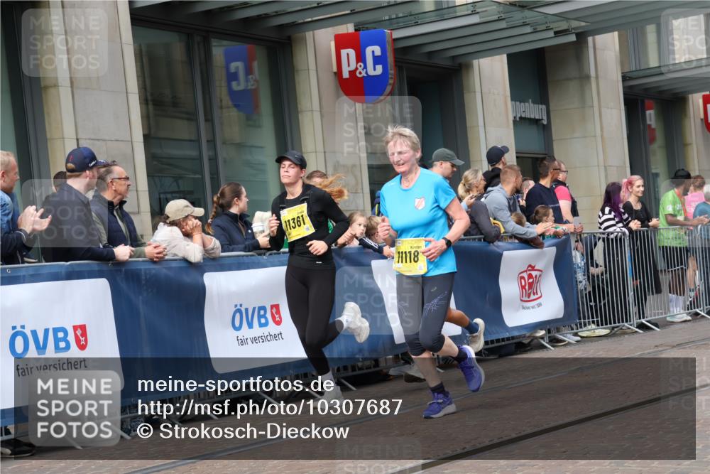 13.09.2026 - 21. swb-Marathon Bremen Strokosch-Dieckow http://msf.ph/oto/10307687 13.09.2026 10:54:10 Ziel 10067, 10146, 10359, 10410, 10503, 10577, 10631, 10704, 10749, 10765, 10837, 10884, 11039, 11099, 11118, 11389, 11476, 11593, 11843, 11989, 12038, 12265, 12328, 12467, 13526, 10255, 10579, 10708, 10822, 10947, 10996, 11010, 11206, 11290, 11329, 11361, 11489, 11765, 11989, 11998, 12075, 12244, 12356, 12405, 12435, 12515, 13531 meine-sportfotos.de