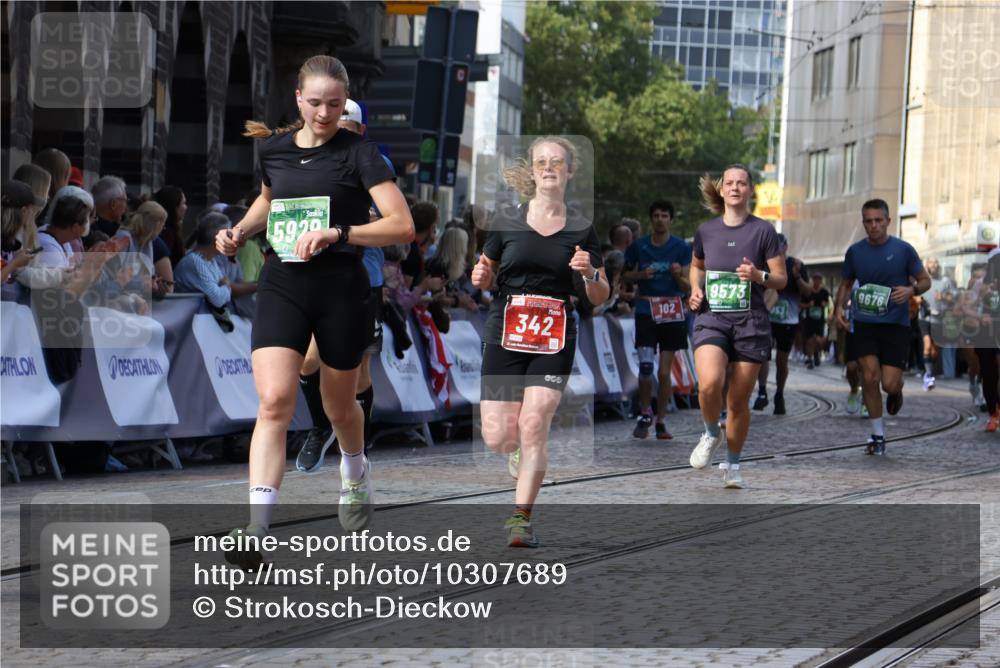 13.09.2026 - 21. swb-Marathon Bremen Strokosch-Dieckow http://msf.ph/oto/10307689 13.09.2026 13:24:19 Ziel 102, 342, 1199, 2210, 2288, 2370, 2517, 2967, 3044, 3372, 4671, 5104, 5146, 5257, 5397, 5623, 6332, 6772, 7094, 7105, 7357, 7475, 7761, 8051, 8052, 8179, 10059, 10115, 13007, 13197, 13219, 789, 790, 1582, 3375, 3524, 3994, 4000, 5572, 5668, 5669, 5929, 5953, 6080, 7156, 7568, 8310, 8784, 8881, 9264, 9573, 9676, 10069, 10071 meine-sportfotos.de