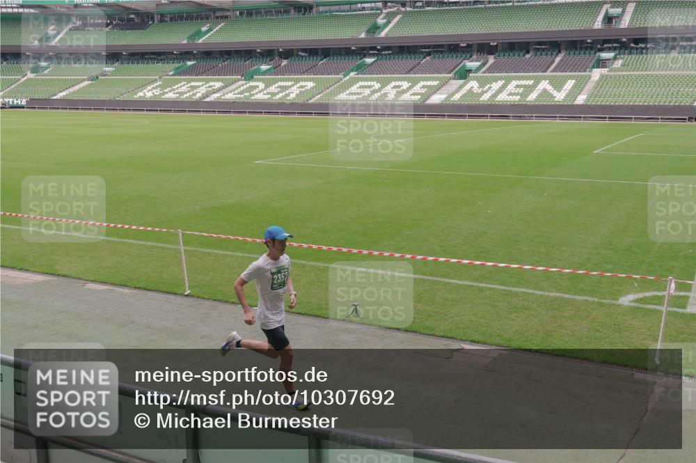 13.09.2026 - 21. swb-Marathon Bremen Michael Burmester http://msf.ph/oto/10307692 13.09.2026 12:37:33 Laufen im Stadion 346, 365, 466, 658, 850, 895, 1090, 1118, 1288, 1385, 1485, 1583, 1604, 1754, 2073, 2141, 2352, 2585, 2670, 3617, 6112, 7244, 7650, 7768, 8075, 8077, 8081, 8729, 9399, 9522, 9617, 250, 272, 299, 525, 919, 1089, 1212, 2072, 5428, 7741 meine-sportfotos.de