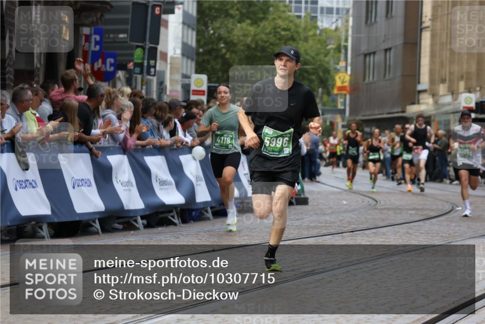 13.09.2026 - 21. swb-Marathon Bremen Strokosch-Dieckow http://msf.ph/oto/10307715 13.09.2026 13:01:23 Ziel 1619, 3019, 5663, 6359, 4118, 5369, 5996, 13063, 13168 meine-sportfotos.de