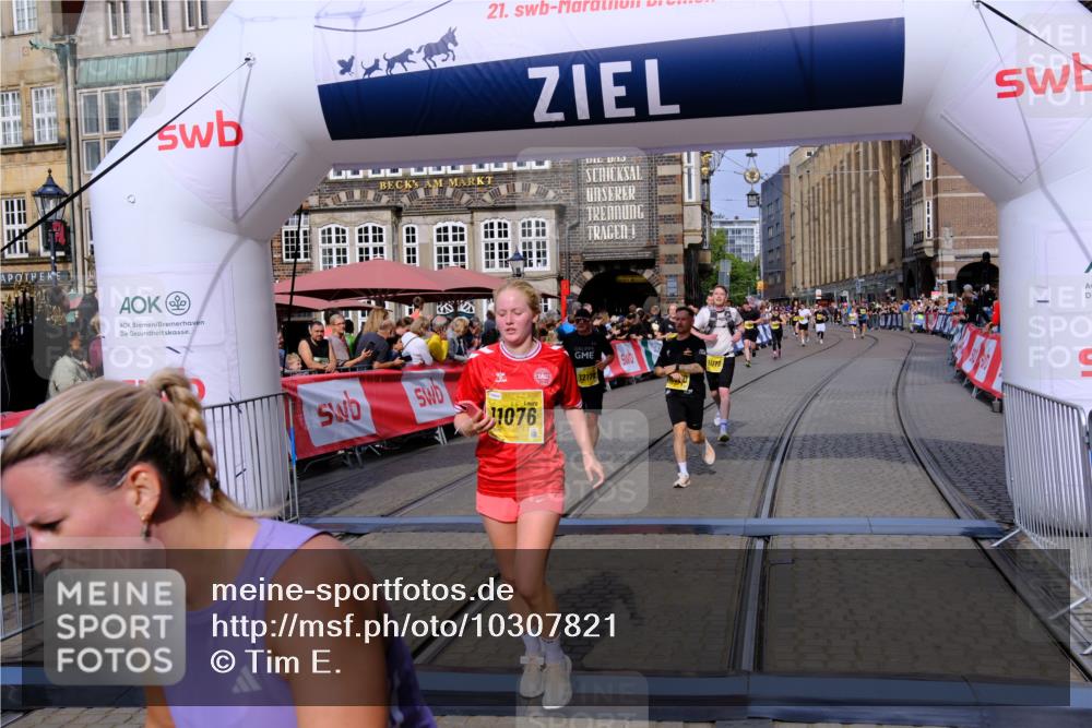 13.09.2026 - 21. swb-Marathon Bremen Tim E. http://msf.ph/oto/10307821 13.09.2026 10:51:06 Ziel 10267, 10537, 10764, 11076, 11087, 11170, 11753, 11961, 12004, 12052, 12070, 12179, 12309, 12351, 12488, 12560, 13544 meine-sportfotos.de