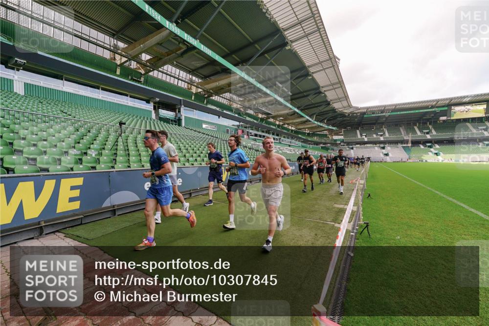 13.09.2026 - 21. swb-Marathon Bremen Michael Burmester http://msf.ph/oto/10307845 13.09.2026 13:02:46 Laufen im Stadion 150, 282, 488, 531, 596, 722, 762, 930, 936, 940, 946, 1006, 1014, 1067, 1163, 1250, 1436, 1458, 1460, 1611, 1771, 1896, 2033, 2047, 2062, 2276, 2292, 2345, 2364, 2378, 2421, 2434, 2513, 2625, 2638, 2666, 2668, 2779, 2900, 2934, 2977, 2987, 3013, 3044, 3114, 3135, 3163, 3164, 3187, 3248, 3258, 3294, 3334, 3360, 3374, 3392, 3402, 3460, 3496, 3510, 3527, 3576, 3585, 3597, 3603, 3667, 3721, 3806, 3846, 3852, 3859, 3893, 3938, 3970, 3983, 4000, 4077, 4133, 4506, 4558 meine-sportfotos.de
