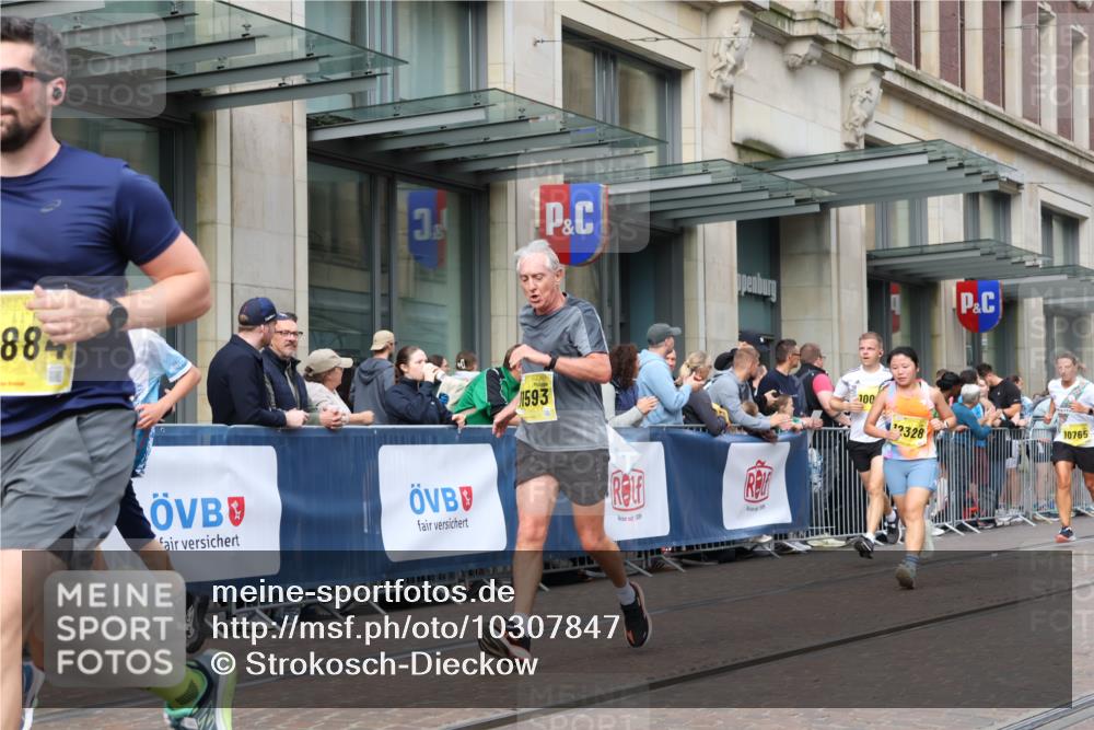 13.09.2026 - 21. swb-Marathon Bremen Strokosch-Dieckow http://msf.ph/oto/10307847 13.09.2026 10:54:23 Ziel 10067, 10146, 10410, 10589, 10608, 10704, 10765, 11039, 11040, 11174, 11389, 11569, 11593, 11874, 12038, 12265, 12467, 12519, 12800, 13526, 10359, 10503, 10577, 10631, 10749, 10837, 10884, 10996, 11099, 11118, 11290, 11329, 11361, 11476, 11765, 11843, 11989, 11998, 12265, 12328 meine-sportfotos.de