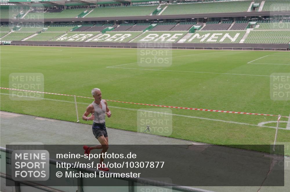 13.09.2026 - 21. swb-Marathon Bremen Michael Burmester http://msf.ph/oto/10307877 13.09.2026 12:38:29 Laufen im Stadion 277, 346, 466, 658, 895, 901, 1090, 1118, 1248, 1320, 1323, 1385, 1472, 1576, 1587, 1604, 1717, 1751, 1754, 1758, 1795, 1911, 2141, 2352, 2585, 2670, 3080, 3606, 5160, 5163, 5912, 6112, 7650, 8077, 8081, 8467, 8729, 9399, 9522, 9617, 250, 272, 299, 919, 1089, 1550, 1875, 4232, 7692 meine-sportfotos.de