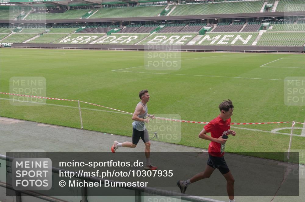 13.09.2026 - 21. swb-Marathon Bremen Michael Burmester http://msf.ph/oto/10307935 13.09.2026 12:38:42 Laufen im Stadion 277, 346, 466, 658, 807, 895, 901, 1090, 1118, 1248, 1320, 1323, 1472, 1576, 1587, 1604, 1717, 1751, 1754, 1758, 1795, 1800, 1911, 2049, 2099, 2141, 2352, 2585, 2670, 3080, 3606, 5160, 5163, 5912, 6112, 7650, 8077, 8081, 8467, 9399, 9522, 9617, 250, 272, 919, 1089, 1550, 1875, 1993, 4232, 7692, 13033 meine-sportfotos.de
