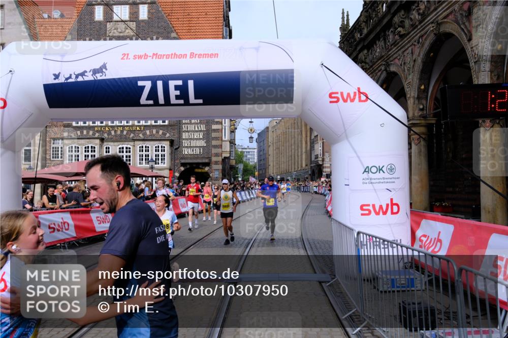 13.09.2026 - 21. swb-Marathon Bremen Tim E. http://msf.ph/oto/10307950 13.09.2026 10:51:26 Ziel 10200, 10471, 10515, 10808, 11339, 11503, 11537, 11625, 11626, 11801, 11973, 12004, 12051, 12133, 12303, 12407, 12552 meine-sportfotos.de