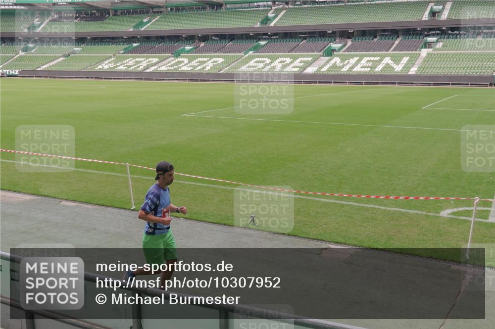 13.09.2026 - 21. swb-Marathon Bremen Michael Burmester http://msf.ph/oto/10307952 13.09.2026 12:38:43 Laufen im Stadion 277, 346, 466, 658, 807, 895, 901, 1090, 1118, 1248, 1320, 1323, 1472, 1576, 1587, 1604, 1717, 1751, 1754, 1758, 1795, 1800, 1911, 2049, 2099, 2141, 2352, 2585, 2670, 3080, 3606, 5160, 5163, 5912, 6112, 7650, 8077, 8081, 8467, 9399, 9522, 9617, 250, 272, 850, 919, 1089, 1550, 1875, 1993, 4232, 7692, 13033 meine-sportfotos.de