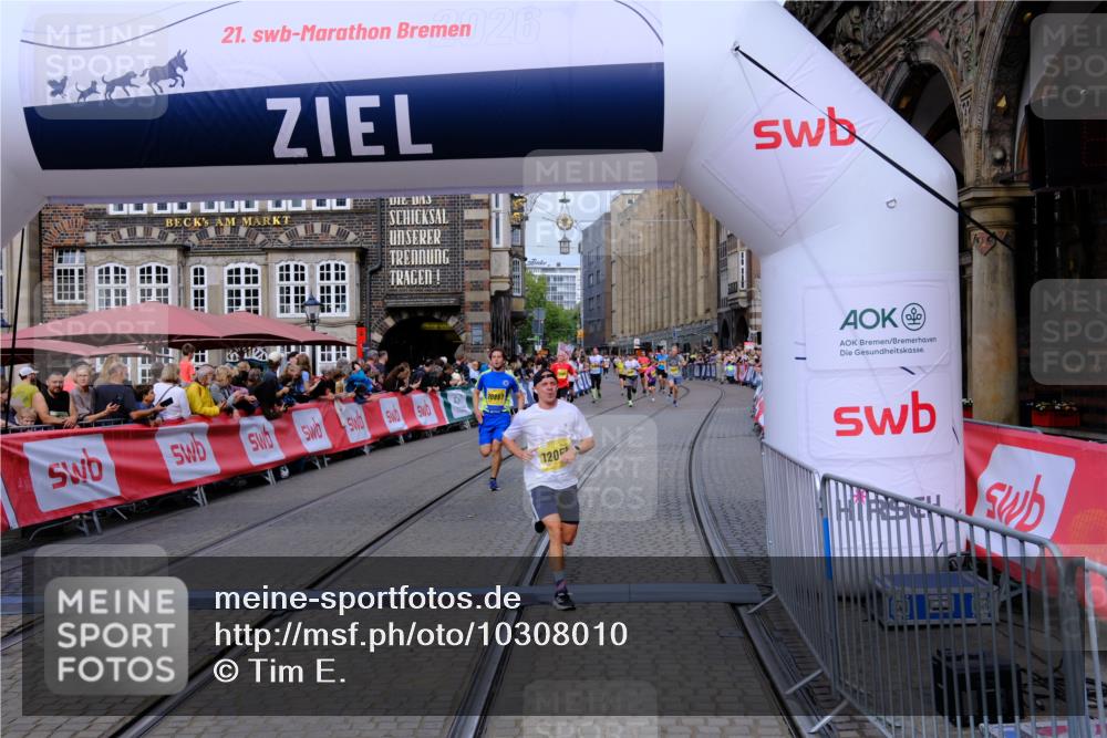 13.09.2026 - 21. swb-Marathon Bremen Tim E. http://msf.ph/oto/10308010 13.09.2026 10:51:34 Ziel 10381, 10471, 10515, 10808, 10825, 10862, 10887, 10984, 11503, 11537, 11801, 11973, 12051, 12133, 12548, 12552 meine-sportfotos.de