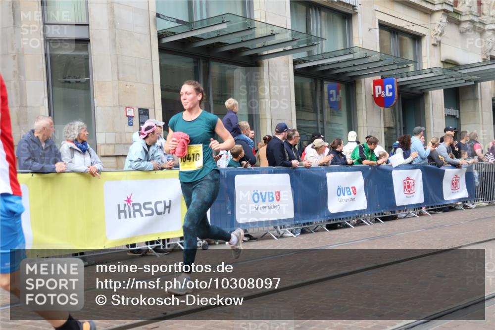 13.09.2026 - 21. swb-Marathon Bremen Strokosch-Dieckow http://msf.ph/oto/10308097 13.09.2026 10:54:28 Ziel 10589, 10608, 10646, 10704, 10901, 11040, 11174, 11389, 11569, 11874, 11889, 12038, 12313, 12519, 12800, 13526, 13592, 10067, 10146, 10359, 10410, 10503, 10577, 10631, 10749, 10765, 10837, 10884, 10996, 11039, 11099, 11118, 11329, 11361, 11476, 11593, 11765, 11843, 11989, 11998, 12265, 12328, 12467 meine-sportfotos.de