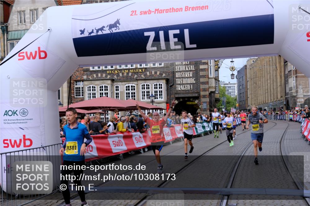 13.09.2026 - 21. swb-Marathon Bremen Tim E. http://msf.ph/oto/10308173 13.09.2026 10:51:39 Ziel 10334, 10381, 10471, 10515, 10544, 10763, 10825, 10862, 10887, 10984, 11145, 11503, 11801, 11973, 12051, 12133, 12424, 12548, 12552, 13631 meine-sportfotos.de
