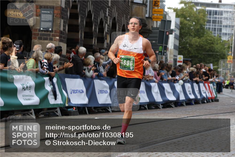 13.09.2026 - 21. swb-Marathon Bremen Strokosch-Dieckow http://msf.ph/oto/10308195 13.09.2026 13:01:46 Ziel 1411, 4118, 4328, 5996, 13063, 4696, 4739, 5601, 9233 meine-sportfotos.de