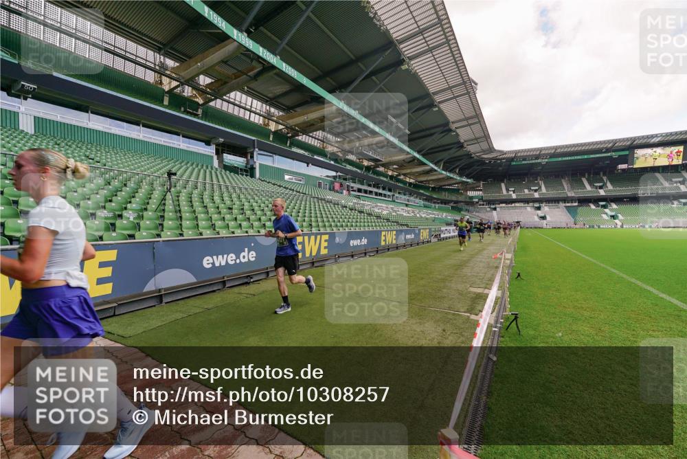 13.09.2026 - 21. swb-Marathon Bremen Michael Burmester http://msf.ph/oto/10308257 13.09.2026 13:03:36 Laufen im Stadion 209, 210, 488, 534, 596, 722, 725, 762, 881, 936, 940, 1014, 1250, 1343, 1458, 1460, 1479, 1611, 1649, 1653, 1771, 2223, 2276, 2345, 2364, 2369, 2378, 2421, 2434, 2513, 2625, 2666, 2668, 2779, 2851, 2891, 2900, 2934, 2977, 3028, 3114, 3135, 3163, 3164, 3258, 3360, 3402, 3425, 3454, 3460, 3496, 3510, 3521, 3576, 3579, 3585, 3597, 3603, 3618, 3721, 3796, 3846, 3852, 3859, 3893, 3938, 3970, 3983, 4000, 4077, 4133, 4506, 4558, 242 meine-sportfotos.de