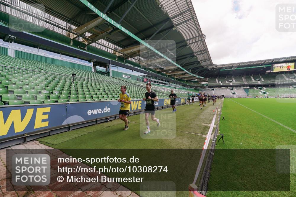 13.09.2026 - 21. swb-Marathon Bremen Michael Burmester http://msf.ph/oto/10308274 13.09.2026 13:03:42 Laufen im Stadion 209, 210, 488, 534, 596, 725, 762, 881, 936, 940, 1014, 1343, 1458, 1460, 1479, 1611, 1649, 1653, 1771, 2223, 2276, 2364, 2369, 2421, 2434, 2513, 2625, 2668, 2779, 2851, 2872, 2891, 2900, 2934, 2977, 3028, 3114, 3135, 3258, 3360, 3402, 3425, 3454, 3460, 3496, 3510, 3521, 3576, 3579, 3585, 3597, 3603, 3618, 3721, 3796, 3846, 3852, 3859, 3893, 3909, 3938, 3970, 3983, 4000, 4077, 4133, 4506, 4558, 242 meine-sportfotos.de
