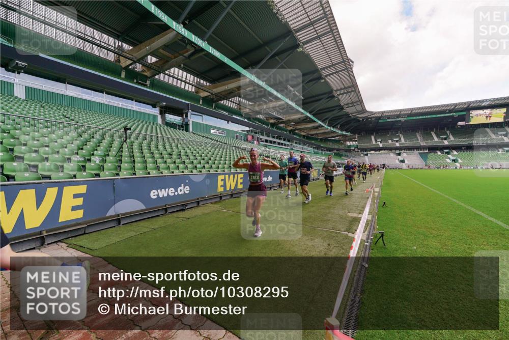 13.09.2026 - 21. swb-Marathon Bremen Michael Burmester http://msf.ph/oto/10308295 13.09.2026 13:03:45 Laufen im Stadion 209, 210, 488, 534, 565, 596, 725, 762, 881, 936, 940, 1014, 1343, 1373, 1458, 1460, 1479, 1611, 1649, 1653, 1771, 2223, 2276, 2364, 2369, 2421, 2434, 2513, 2625, 2668, 2779, 2851, 2872, 2891, 2900, 2934, 2977, 3028, 3114, 3135, 3217, 3258, 3360, 3402, 3419, 3425, 3454, 3460, 3496, 3510, 3521, 3576, 3579, 3585, 3597, 3603, 3618, 3721, 3796, 3846, 3852, 3859, 3893, 3909, 3938, 3970, 3983, 4000, 4077, 4133, 4506, 4558, 242 meine-sportfotos.de