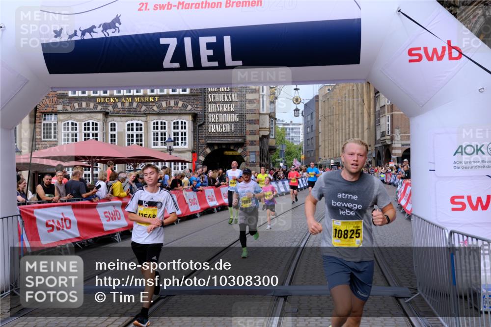 13.09.2026 - 21. swb-Marathon Bremen Tim E. http://msf.ph/oto/10308300 13.09.2026 10:51:41 Ziel 10334, 10381, 10544, 10763, 10825, 10862, 10887, 10984, 11145, 11503, 11787, 11973, 12051, 12133, 12424, 12548, 12552, 13631 meine-sportfotos.de