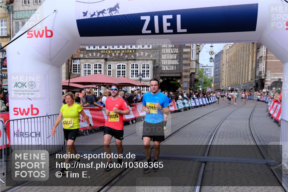 13.09.2026 - 21. swb-Marathon Bremen Tim E. http://msf.ph/oto/10308365 13.09.2026 10:51:47 Ziel 10334, 10381, 10544, 10763, 10825, 10862, 10887, 10984, 11145, 11787, 12424, 12548, 13631 meine-sportfotos.de