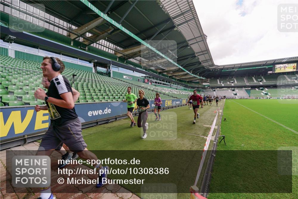 13.09.2026 - 21. swb-Marathon Bremen Michael Burmester http://msf.ph/oto/10308386 13.09.2026 13:03:53 Laufen im Stadion 209, 210, 488, 534, 565, 596, 725, 762, 881, 940, 1014, 1343, 1373, 1456, 1458, 1460, 1479, 1611, 1649, 1653, 1771, 2223, 2276, 2364, 2369, 2421, 2430, 2434, 2452, 2513, 2625, 2779, 2851, 2872, 2891, 2900, 2910, 2934, 2957, 2977, 3028, 3114, 3135, 3217, 3258, 3360, 3402, 3419, 3425, 3454, 3460, 3496, 3510, 3521, 3576, 3579, 3585, 3597, 3618, 3796, 3846, 3859, 3893, 3909, 3938, 3970, 3983, 4077, 4133, 4558, 242 meine-sportfotos.de