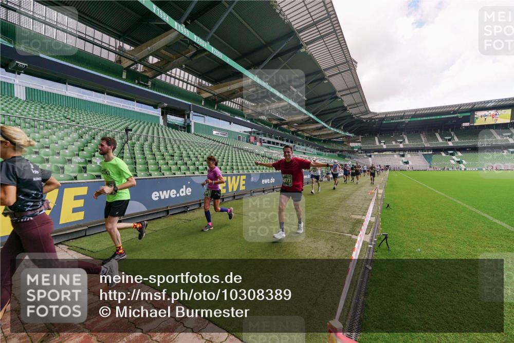 13.09.2026 - 21. swb-Marathon Bremen Michael Burmester http://msf.ph/oto/10308389 13.09.2026 13:03:54 Laufen im Stadion 209, 210, 488, 534, 565, 596, 725, 762, 881, 940, 1014, 1343, 1373, 1456, 1458, 1460, 1479, 1611, 1649, 1653, 1771, 2223, 2276, 2364, 2369, 2421, 2430, 2434, 2452, 2513, 2625, 2779, 2851, 2872, 2891, 2900, 2910, 2934, 2957, 2977, 3028, 3114, 3135, 3217, 3258, 3360, 3402, 3419, 3425, 3454, 3460, 3496, 3510, 3521, 3576, 3579, 3585, 3597, 3618, 3796, 3846, 3859, 3893, 3909, 3938, 3970, 3983, 4077, 4133, 4558, 242 meine-sportfotos.de