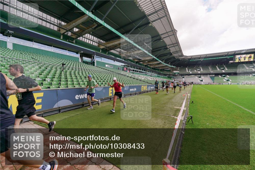 13.09.2026 - 21. swb-Marathon Bremen Michael Burmester http://msf.ph/oto/10308433 13.09.2026 13:04:01 Laufen im Stadion 209, 210, 488, 534, 565, 596, 725, 762, 881, 940, 1014, 1343, 1373, 1456, 1458, 1460, 1479, 1611, 1649, 1653, 1687, 1771, 2223, 2276, 2364, 2369, 2421, 2430, 2434, 2452, 2513, 2625, 2779, 2851, 2867, 2872, 2891, 2900, 2910, 2919, 2934, 2957, 2977, 3028, 3114, 3135, 3217, 3258, 3360, 3402, 3419, 3425, 3454, 3460, 3496, 3510, 3521, 3576, 3579, 3585, 3597, 3618, 3796, 3846, 3859, 3909, 3938, 3970, 3983, 4077, 4133, 242 meine-sportfotos.de